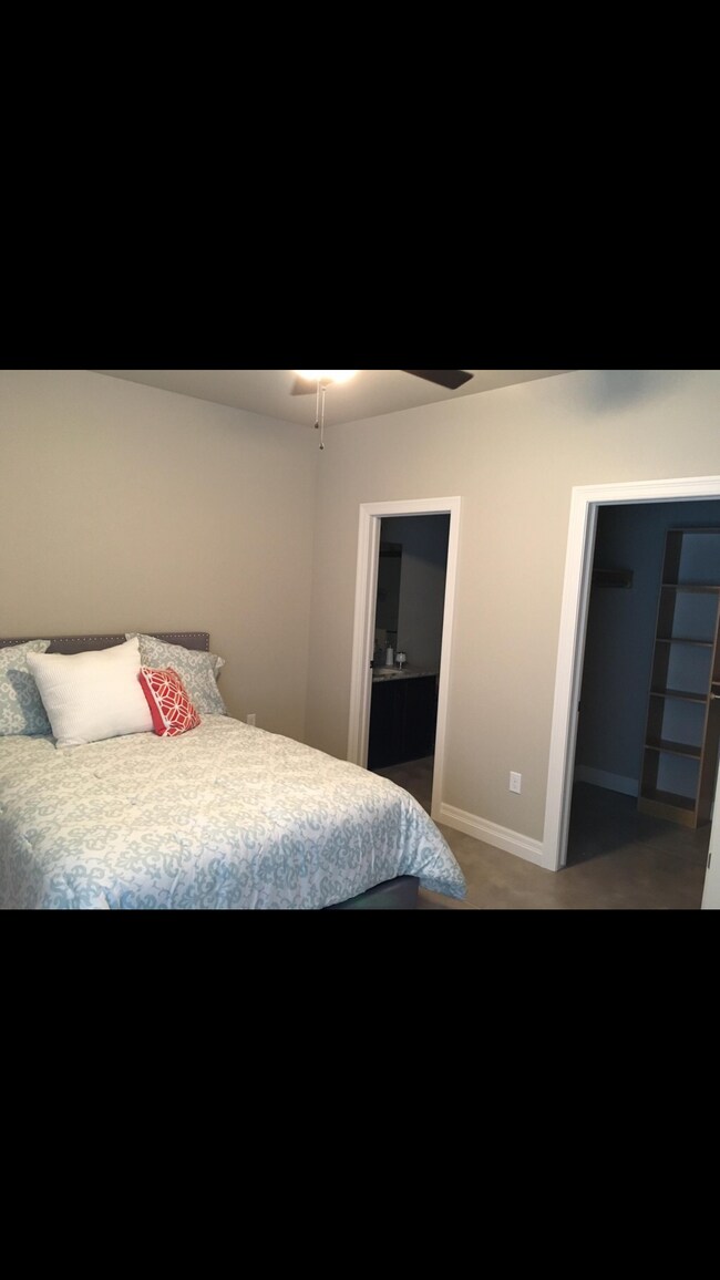 Foto del edificio - 2846 E 45th Ct N