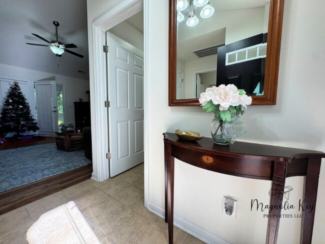 Foto del edificio - 765 Riverward Dr