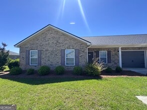 Building Photo - 135 Shuman Ln
