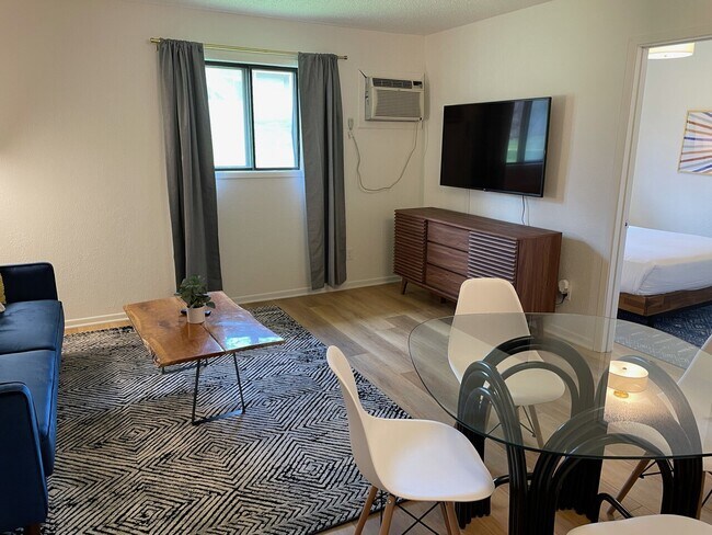 Building Photo - 1217