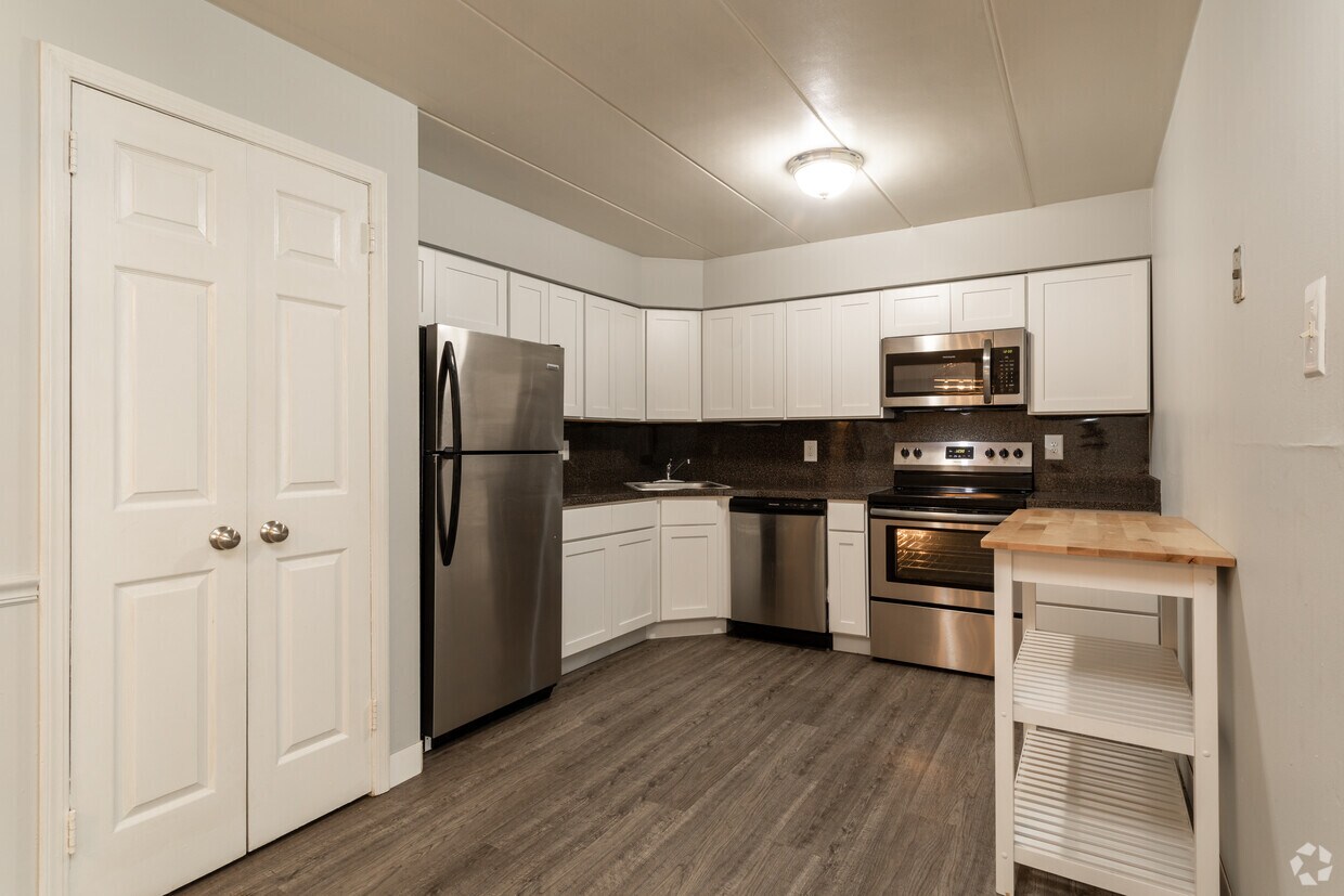 Wimbledon Court 31123158 Grant Ave Philadelphia, PA Apartments for