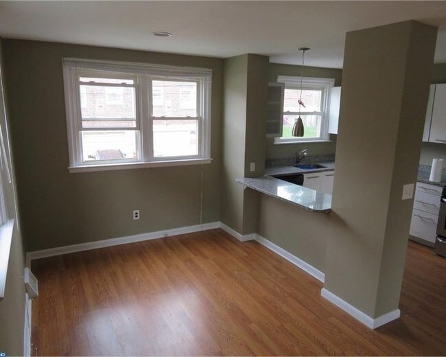 Building Photo - Updated Twin Home Available in Norristown!