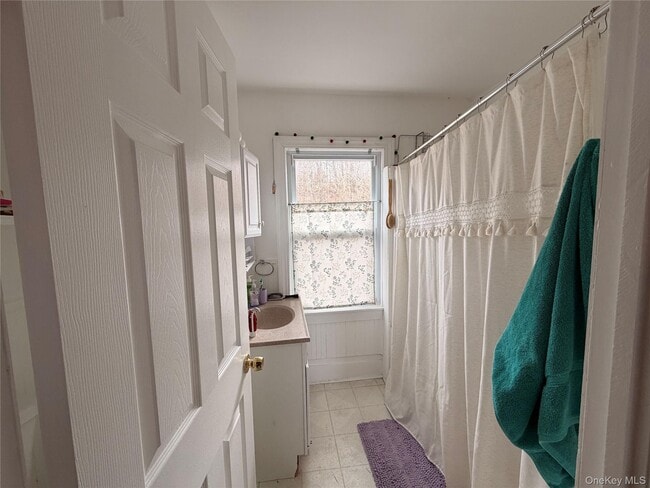 Building Photo - 67 Old Albany Post Rd