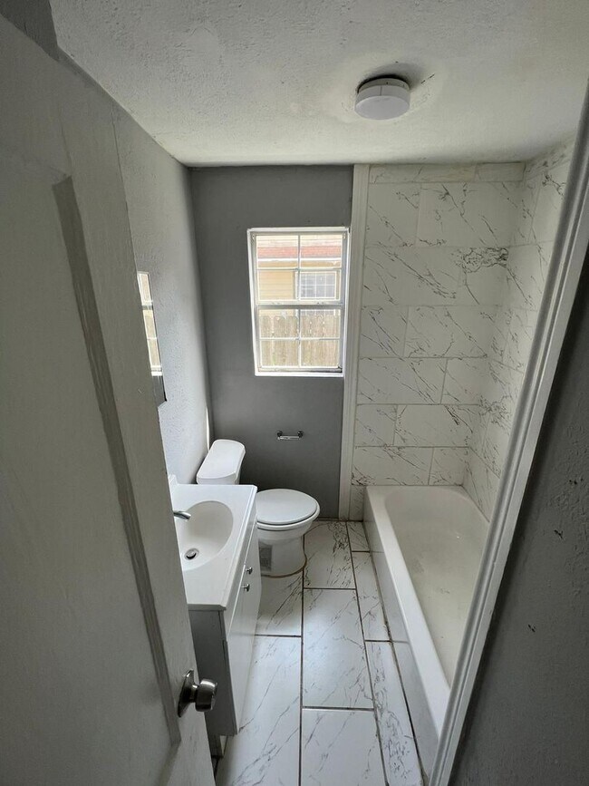 Photo - 3210 Winbern St Apartment