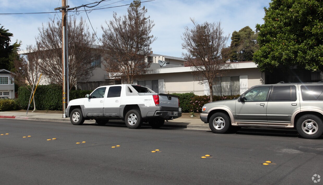 Foto del edificio - 1385 Holly