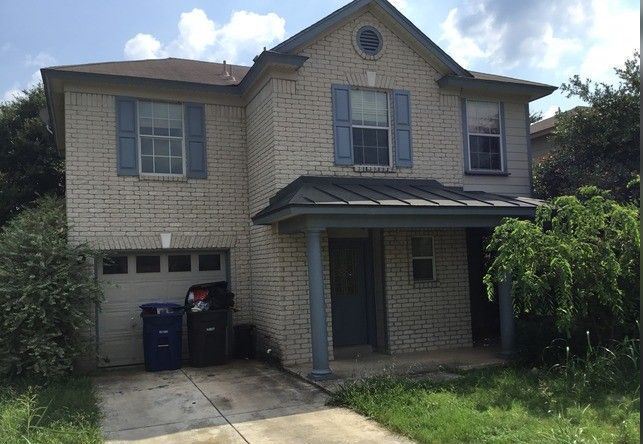 Primary Photo - 214 Adelaide Oaks