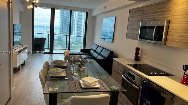 Foto del edificio - 121 NE 34th St