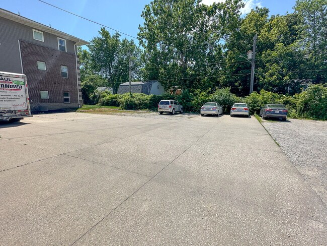 Building Photo - 141 Campus Ave