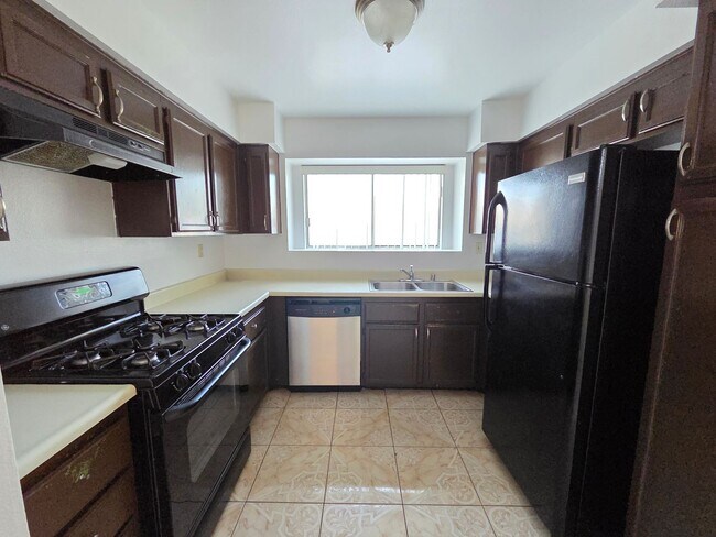 Foto del edificio - 1192 Pleasant Brook St