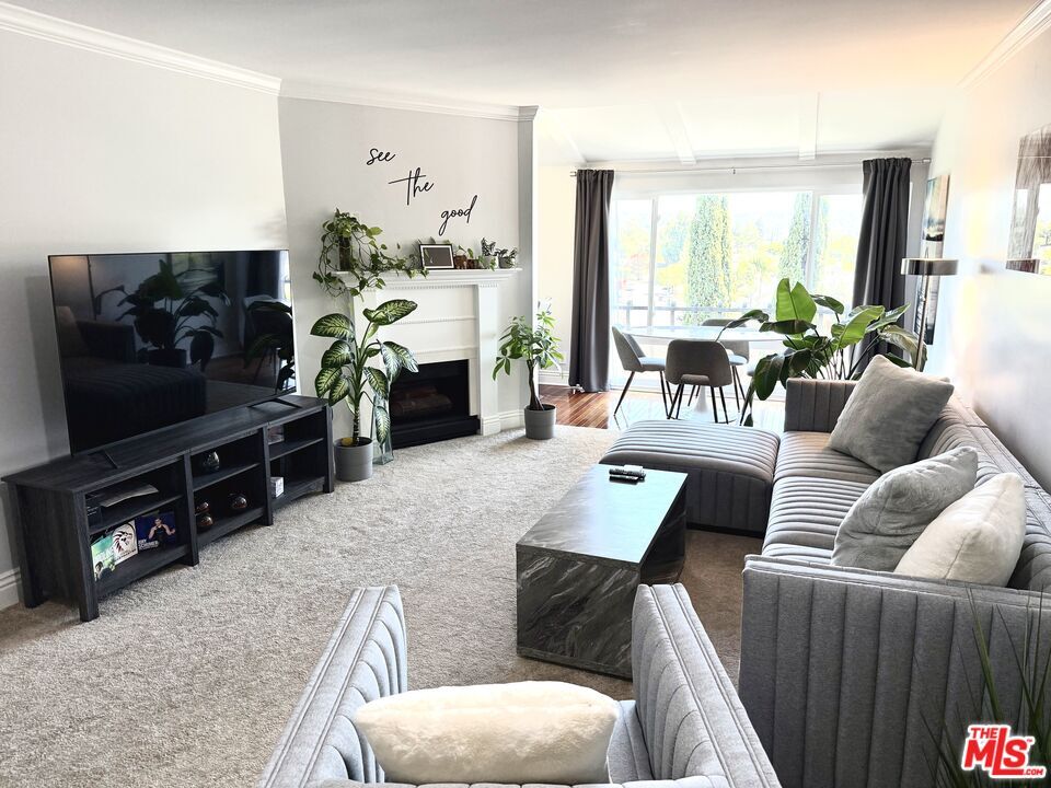 Foto principal - 12830 Burbank Blvd