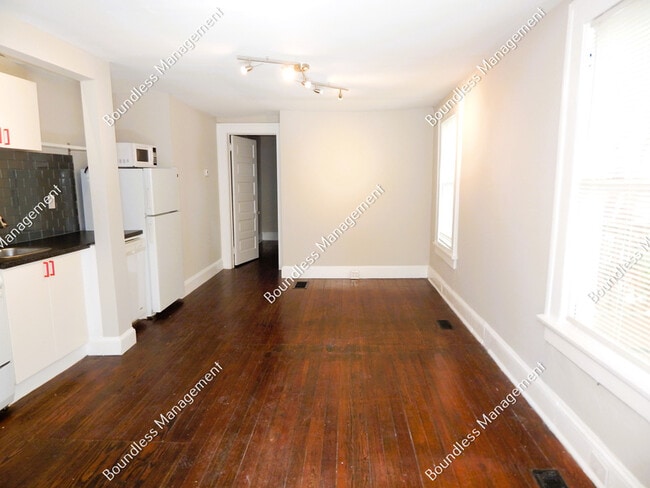 Building Photo - 522 Morgan St NE