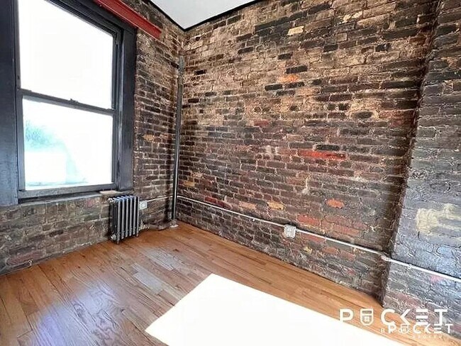 Building Photo - 520 E 14th Street Unit 17