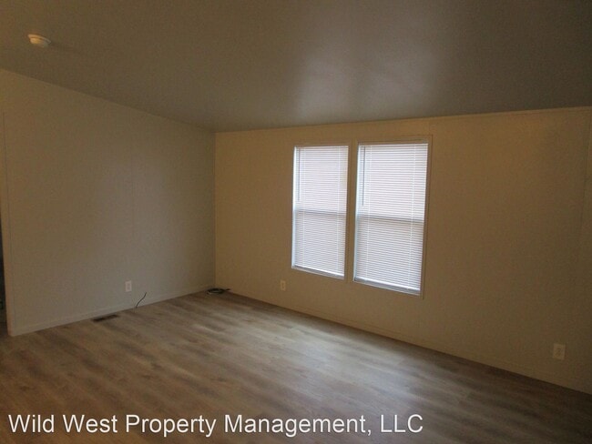 Building Photo - 3 br, 2 bath House - 3491 SE Umatilla Loop