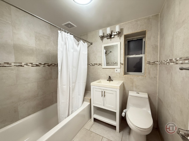 Photo - 1720 Williamsbridge Rd Townhome