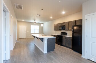 2BR, 2BA - 869 SF - 19West