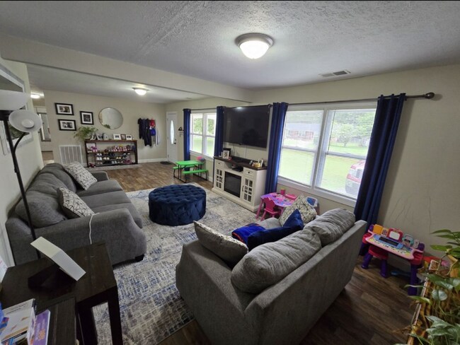 Foto del edificio - 6615 Winthrop Dr