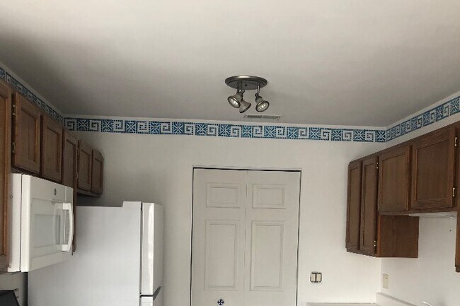 Foto del edificio - 320 Crestview Dr