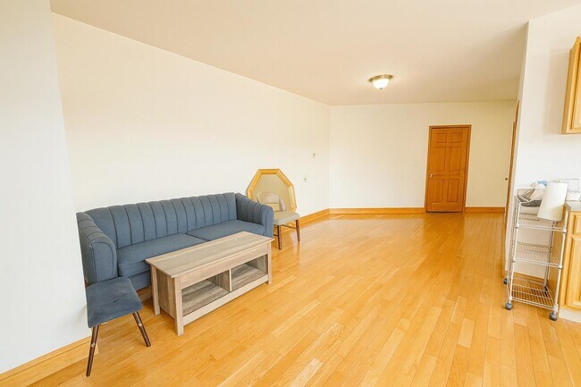 Foto del edificio - 549 W SIDE Ave