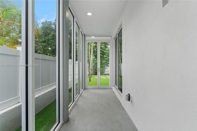 Foto del edificio - 5734 Buchanan St