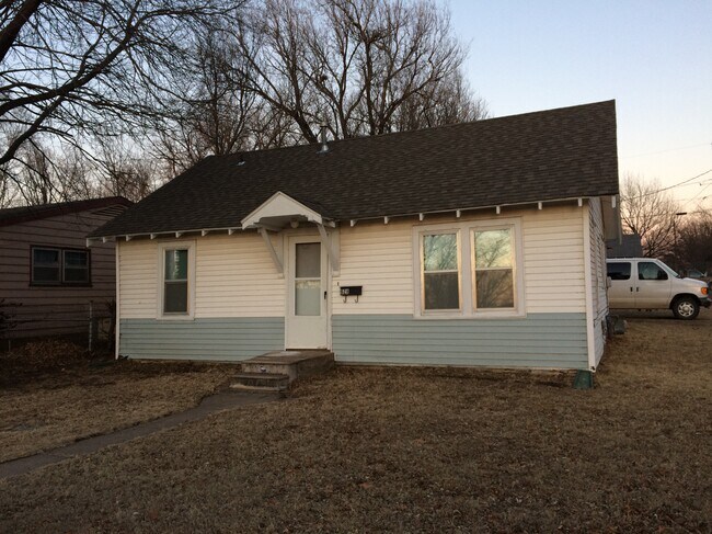 Building Photo - 628 S Race St