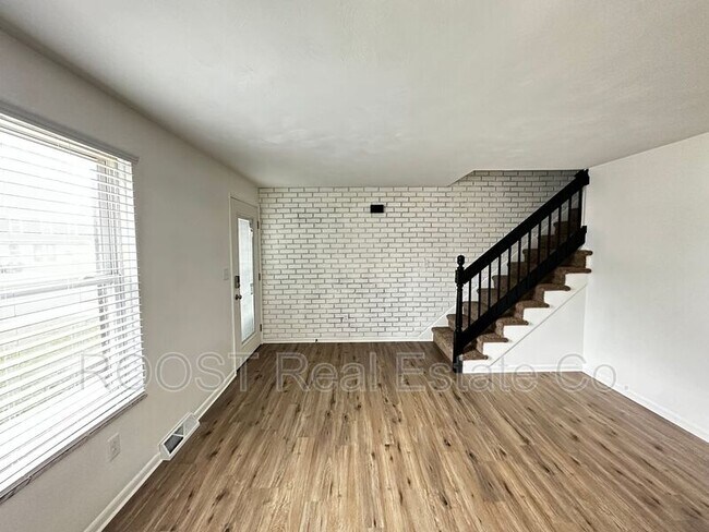 Foto del edificio - 487 Melissa Ct