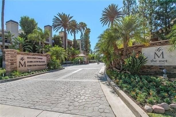 The Met Entrance - 5540 Owensmouth Ave