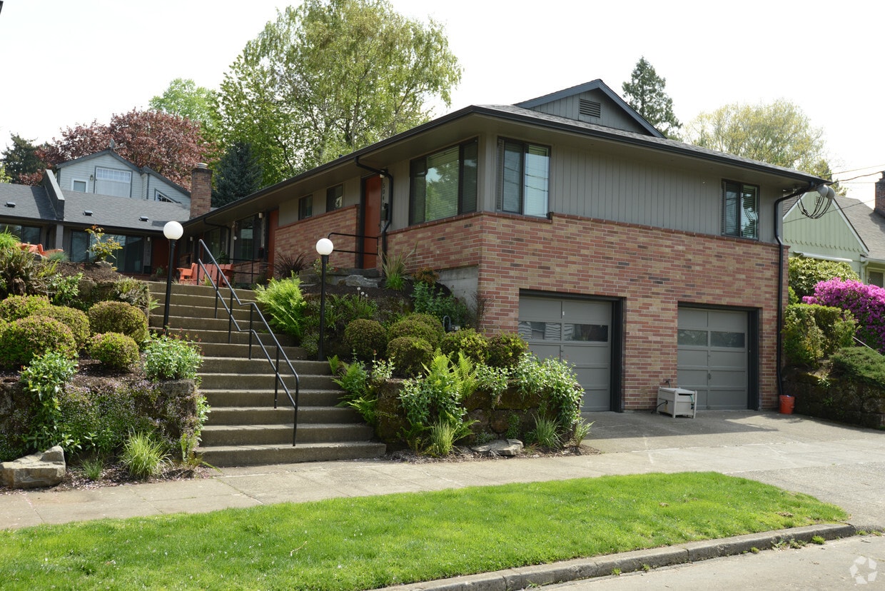 Building Photo - 5032-5046 SE 37th Ave