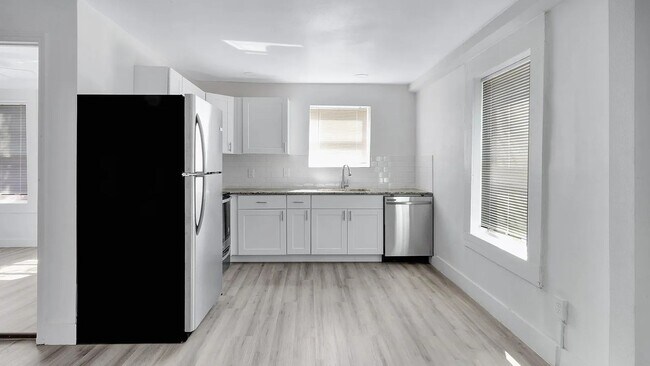 Foto del edificio - 2737 Stuart Dr