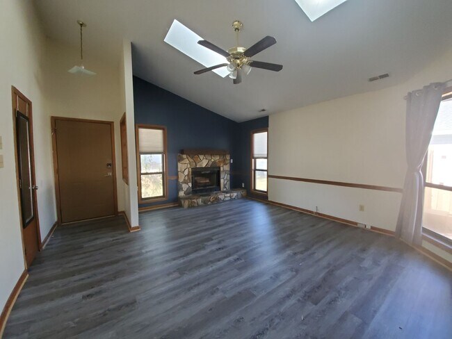 Foto del edificio - 545 Auburndale Ln