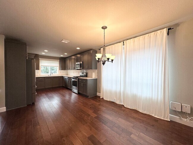 Foto del edificio - Beautiful Modern Home in N Portland!