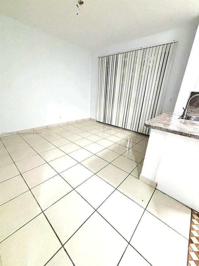 Foto del edificio - 830 NE 212th Terrace