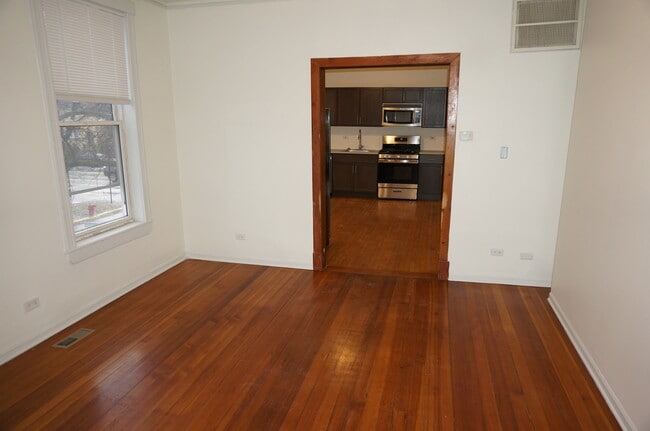 Building Photo - 3725 W Diversey Ave