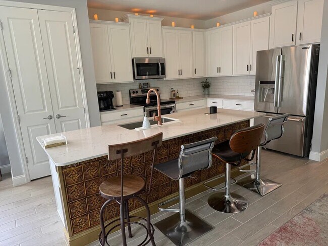 Building Photo - 16 Samantha Ct