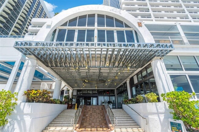 Foto del edificio - 1717 N Bayshore Dr