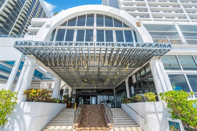 Building Photo - 1717 N Bayshore Dr