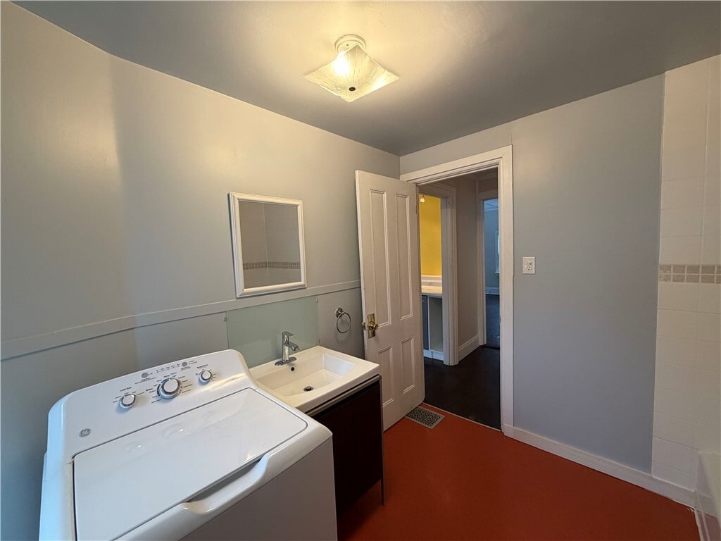 Building Photo - 166 E 3rd St