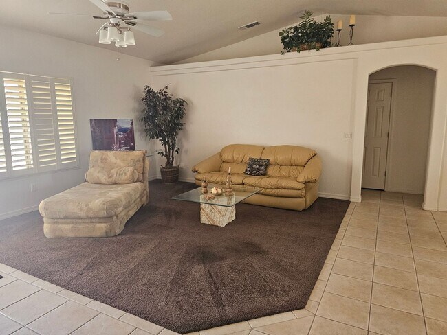 Foto del edificio - Unfurnished or Furnished Lon Term