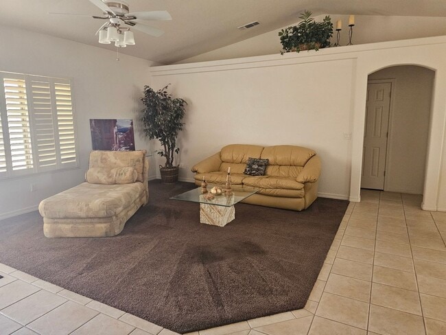 Foto del edificio - Unfurnished or Furnished Long Term