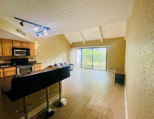 Foto del edificio - 57 Deer Creek Rd