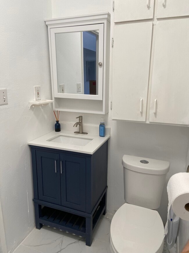 Foto del edificio - 8127 White Oak Ave