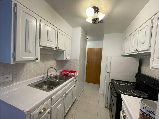 Foto del edificio - 5920 N Kenmore Ave