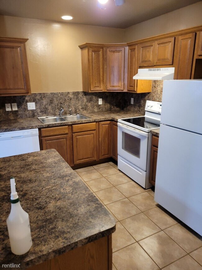 Building Photo - 3 br, 2 bath Duplex - 1701 Riviera Lane 1703