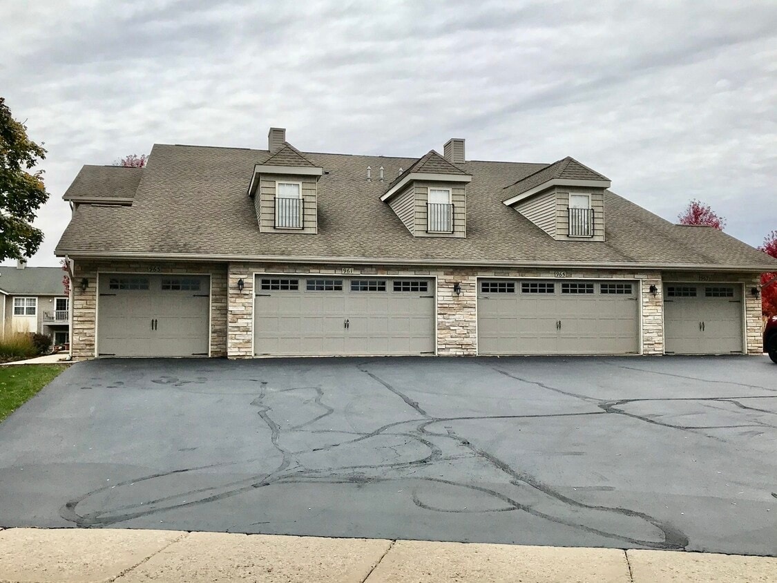 963 Arvle Cir Unit 963, Sycamore, IL 60178 Condo for Rent in Sycamore