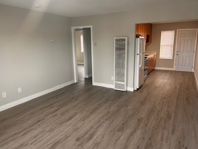 Building Photo - Newly updated 3 Bedroom, 2 Bath Unit