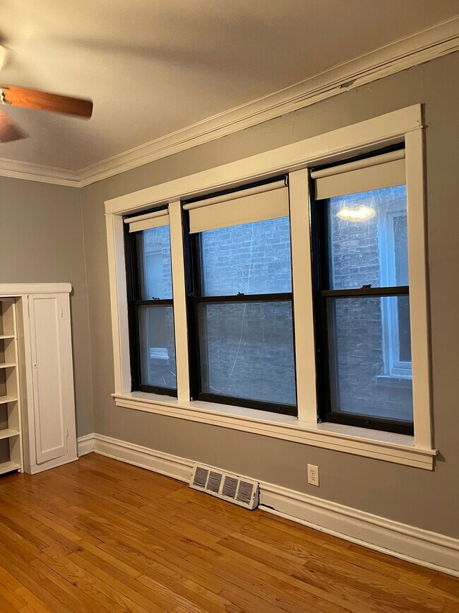 Building Photo - 5452 N Ashland Ave