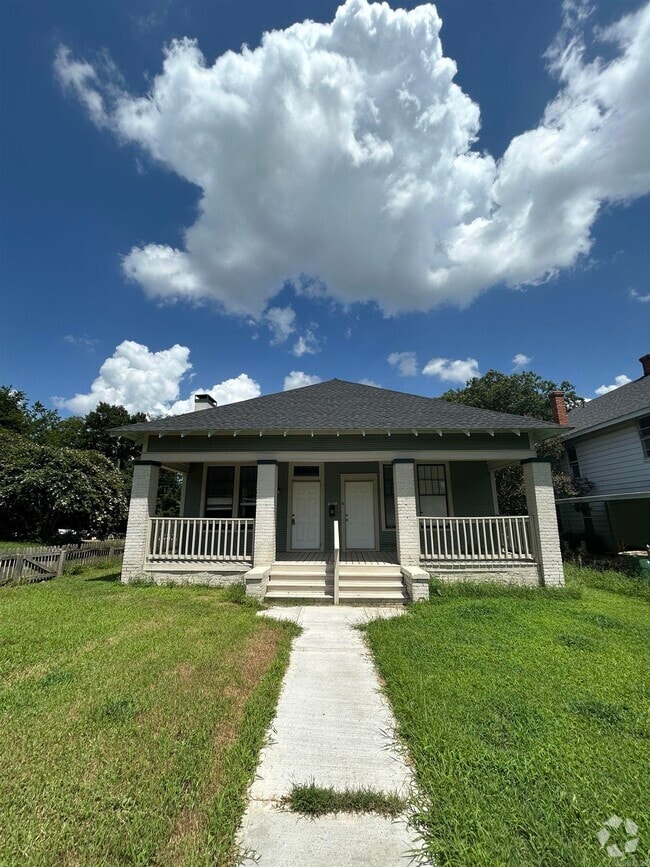 Building Photo - 1601 Hanger St