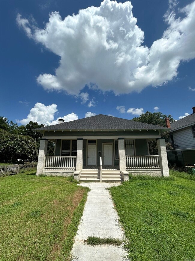 Building Photo - 1601 Hanger St