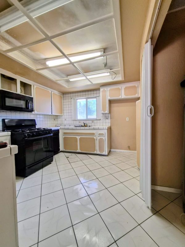 Building Photo - 8834 Palmetto Ave