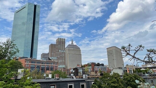 Building Photo - 33 Lawrence St