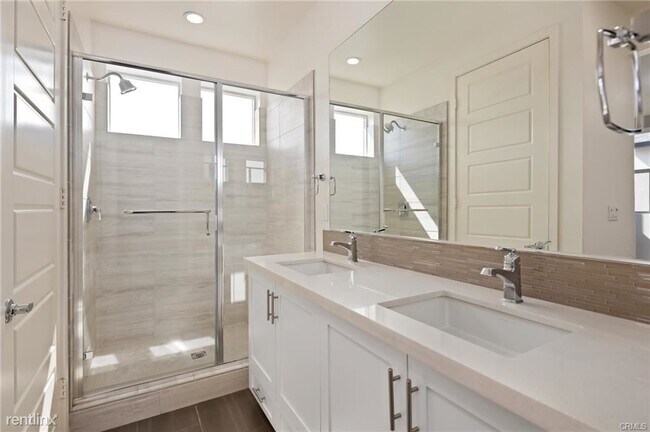 Foto del edificio - 2 br, 2 bath Townhome - 19542 Empire Ln 1